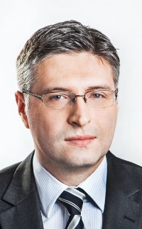 dr Tomasz Spyra